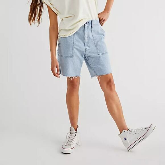 MOTHER The Patch Pocket Private Fray Shorts All Abroad